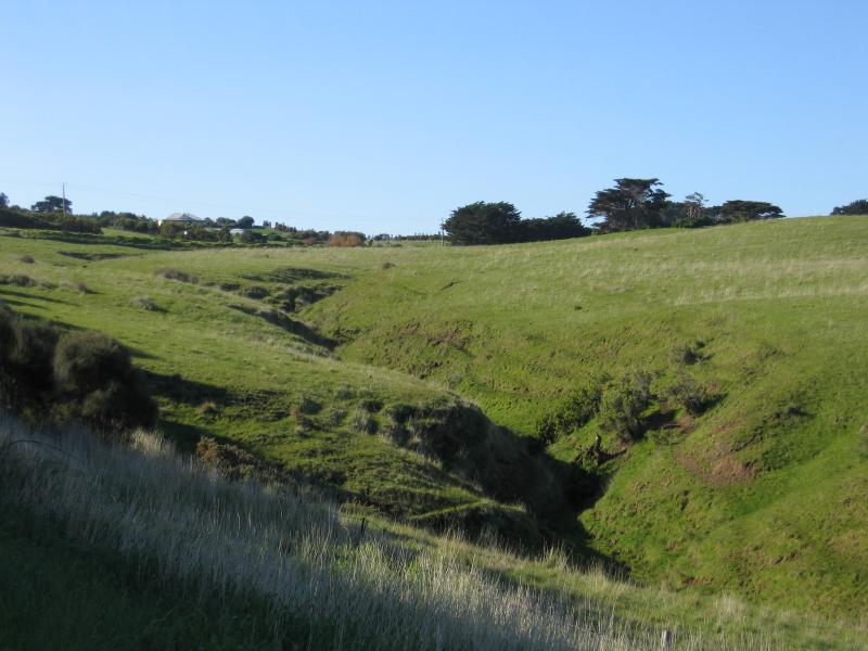 Flinders - The Blowhole (Blowhole Track): View inland along creek from car park at The Blowhole