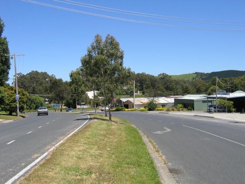 Foster - Toora Road: View west along Toora Rd at Reservoir Rd