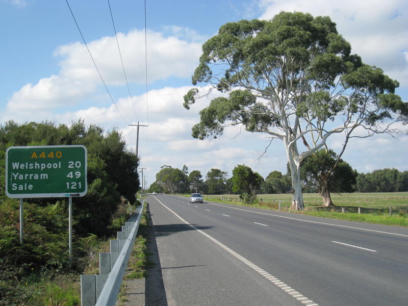 Foster - South Gippsland Highway around Foster: View east along South Gippsland Hwy near Charity La