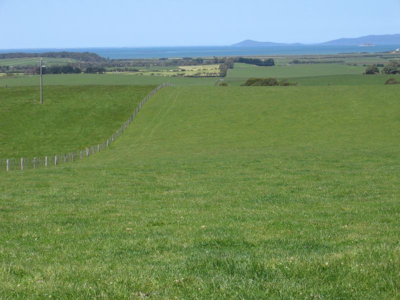 Foster - Views from Promontory Road at Old Yanakie Road: View east towards Wilsons Promontory