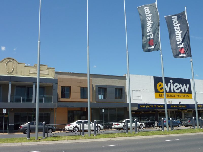 Frankston - Shops and commercial centre between Nepean Highway and Young Street: Shops along east side of Nepean Hwy north of Playne St