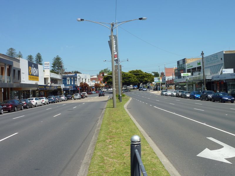 Frankston - Shops and commercial centre between Nepean Highway and Young Street: View south along Nepean Hwy between Wells St and Playne St