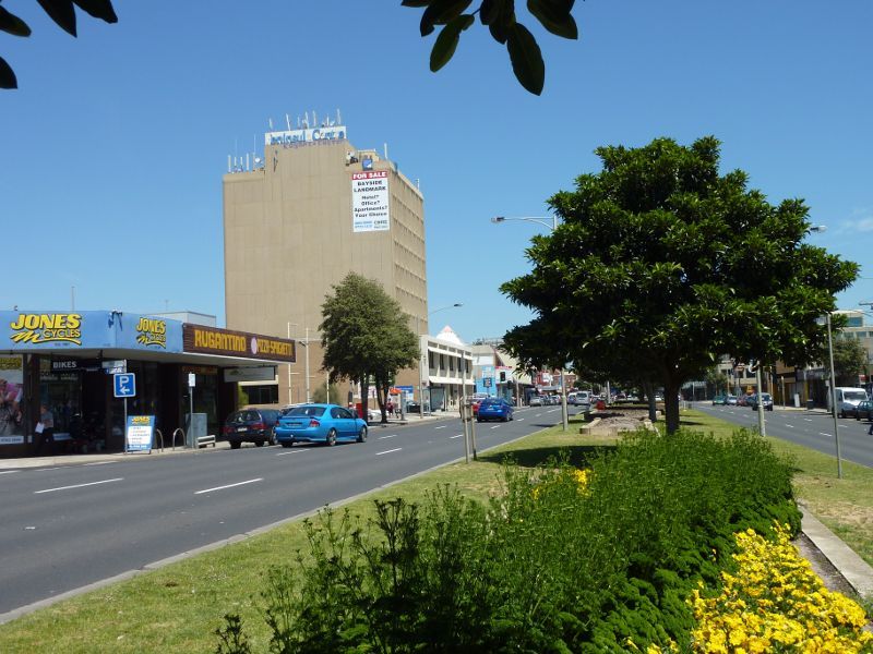 Frankston - Shops and commercial centre between Nepean Highway and Young Street - View south along Nepean Hwy at Ross Smith Av towards Peninsula Centre