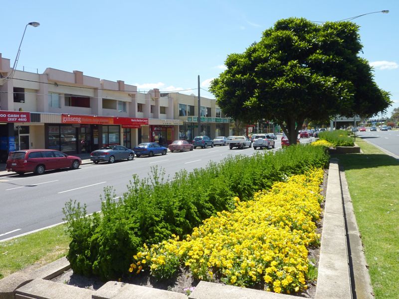 Frankston - Shops and commercial centre between Nepean Highway and Young Street: View north along Nepean Hwy at Ross Smith Av