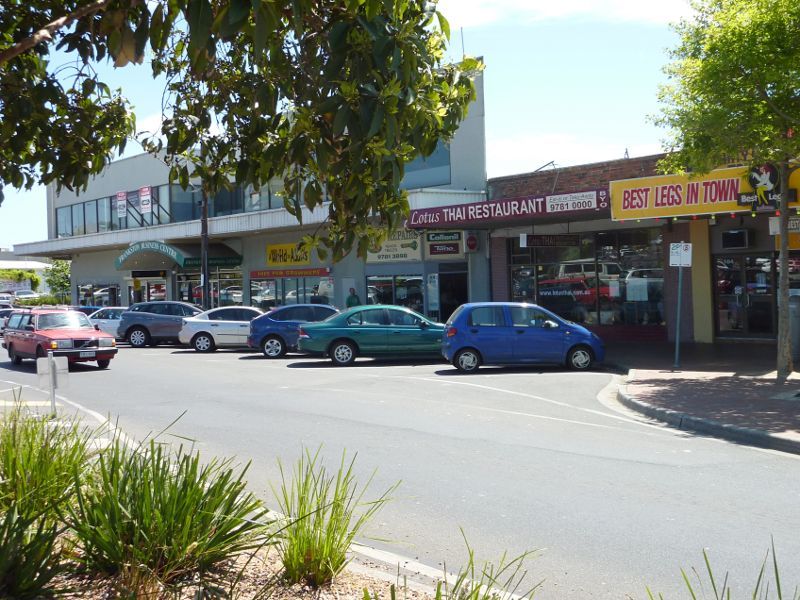 Frankston - Shops and commercial centre between Nepean Highway and Young Street: Frankston Business Centre, Young St north of Playne St