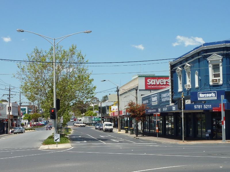 Frankston - Shops and commercial centre between Nepean Highway and Young Street: View east along Playne St at Nepean Hwy