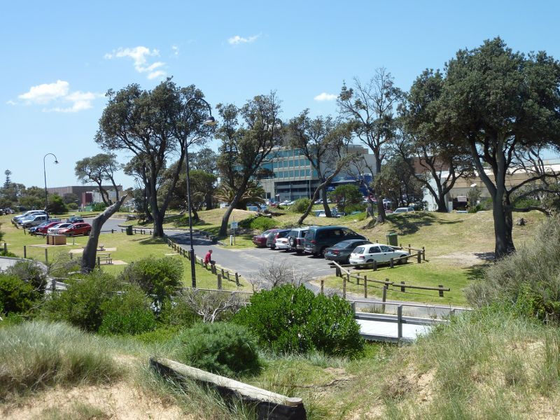 Frankston - Kananook Creek Reserve: View through reserve opposite Playne St