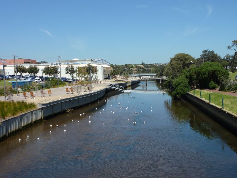 Frankston - Kananook Creek Reserve: View south along Kananook Creek from bridge at Wells St