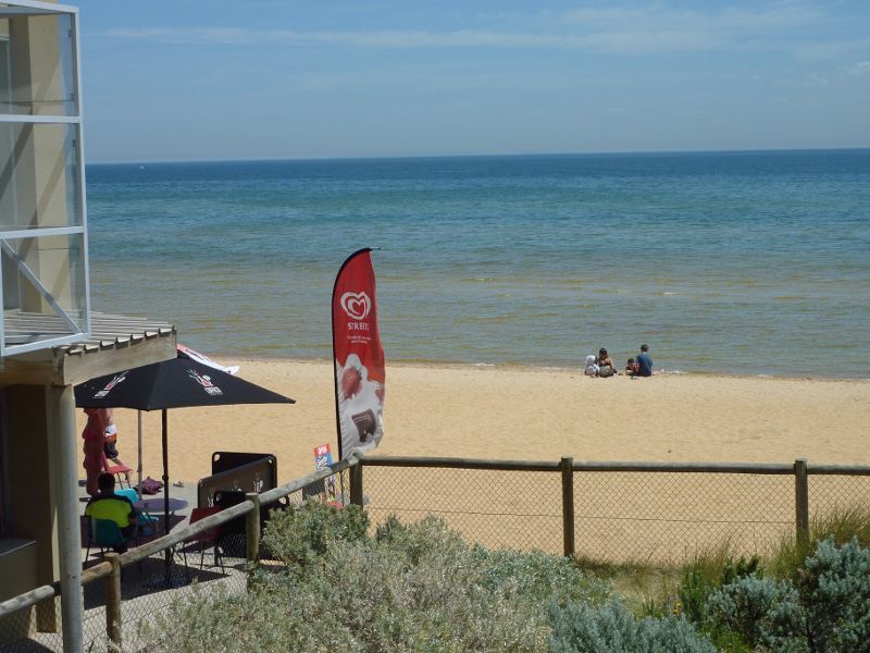 Frankston - Beach between Frankston Life Saving Club and Kananook Creek: View to beach from Frankston Life Saving Club
