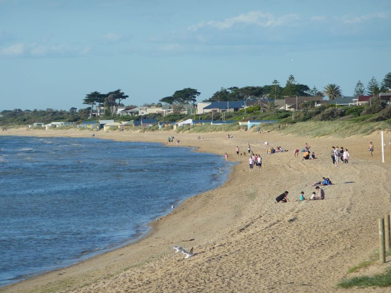 Frankston - Beach between Frankston Life Saving Club and Kananook Creek: View north along beach at Frankston Life Saving Club