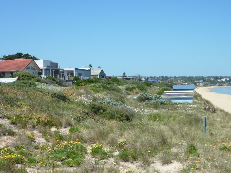 Frankston - Beach at end of Allawah Avenue: View south along foreshore and beach
