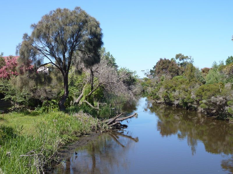 Frankston - Kananook Creek at Allawah Avenue: View south along Kananook Creek from footbridge