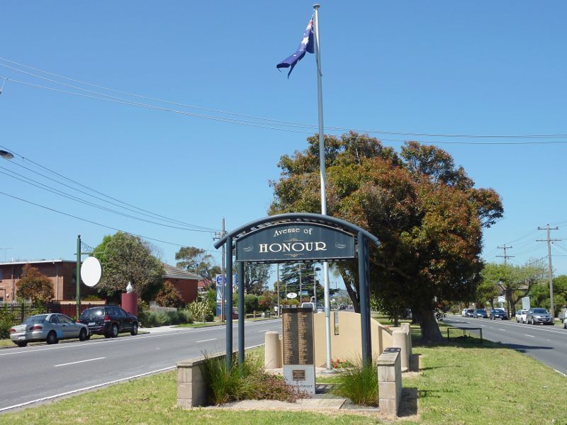 Frankston - Northern section of Nepean Highway - Avenue of Honour war memorial, view south along Nepean Hwy south of Allawah Av