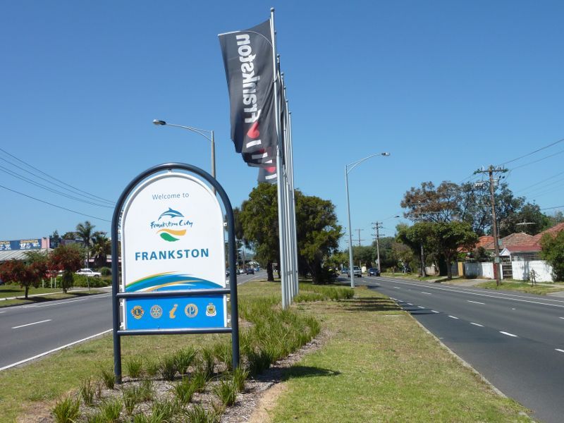 Frankston - Northern section of Nepean Highway: Welcome to Frankston sign, view south along Nepean Hwy south of Overton Rd