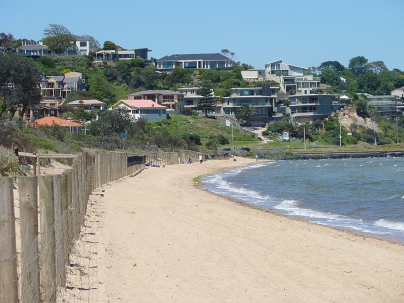 Frankston - Foreshore boardwalk and beach south of Frankston Pier: Southerly view along beach