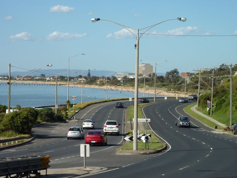 Frankston - Southern section of Nepean Highway: View north-east along Nepean Hwy at Liddesdale Av