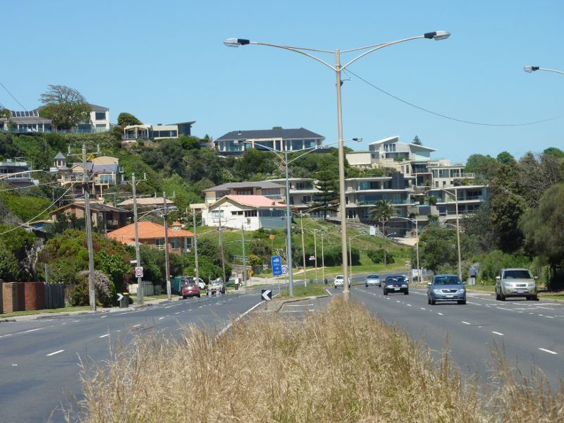 Frankston - Southern section of Nepean Highway: View south-west along Nepean Hwy towards Fernery La