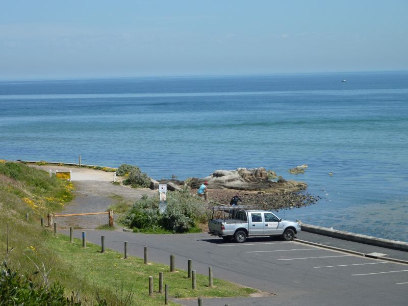 Frankston - Jetty and boat ramp opposite Liddesdale Avenue: Coastline at western end of car park