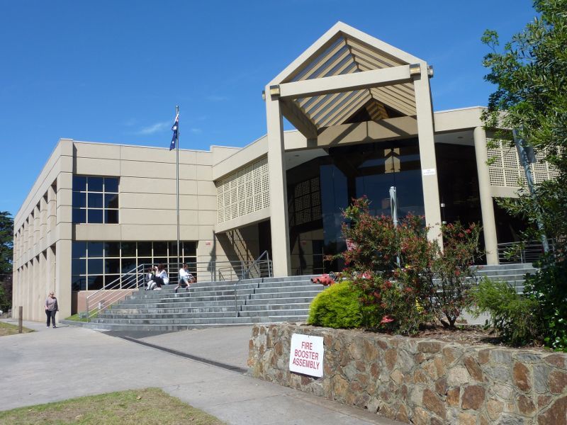 Frankston - Davey Street: Commonwealth Centre, corner Davey St and Young St