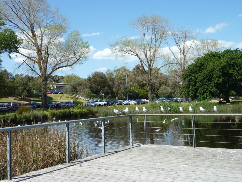Frankston - Beauty Park: Viewing platform at lake
