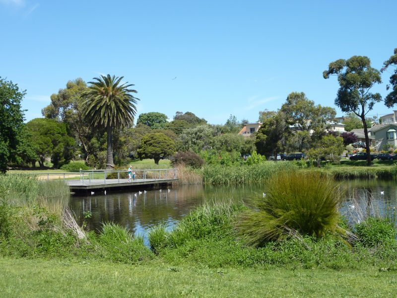 Frankston - Beauty Park: View from north side of lake