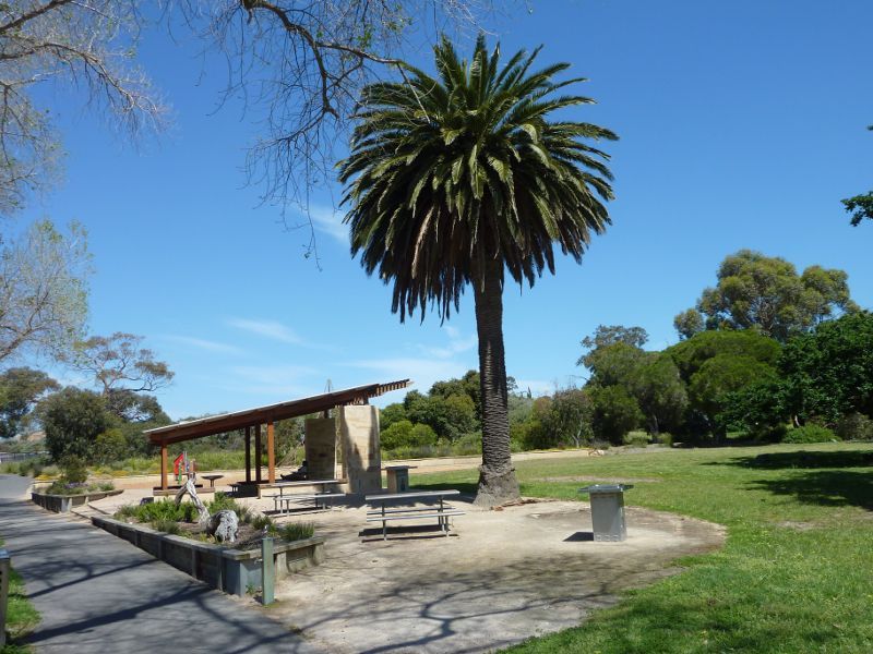Frankston - Beauty Park: BBQ and picnic shelter