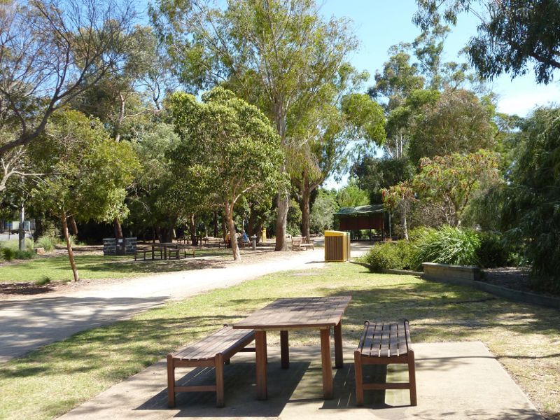 Frankston - George Pentland Botanic Gardens: Picnic area