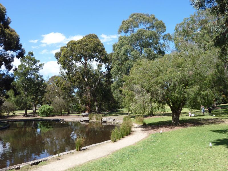 Frankston - George Pentland Botanic Gardens: Lake
