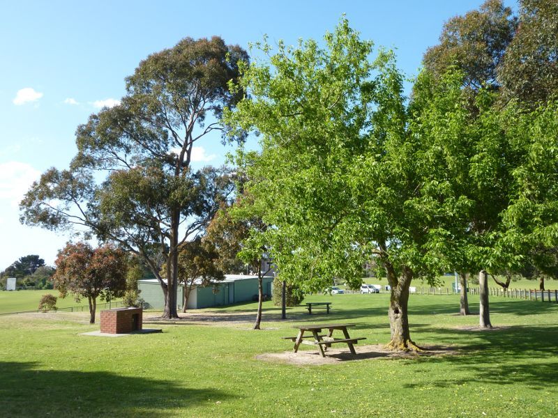 Frankston - Jubilee Park: BBQ and picnic area beside Adrian Butler Oval