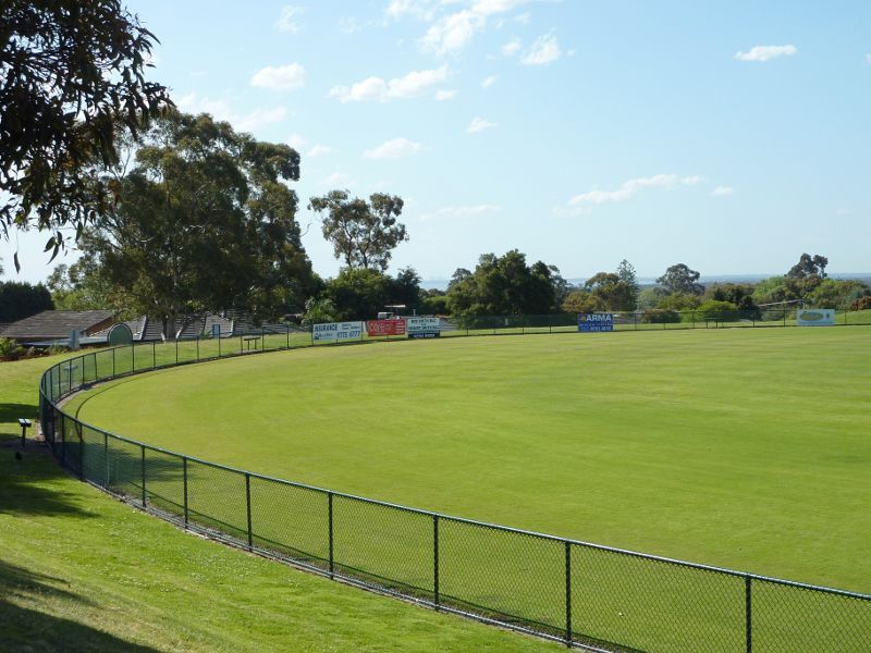 Frankston - Jubilee Park: View across Adrian Butler Oval