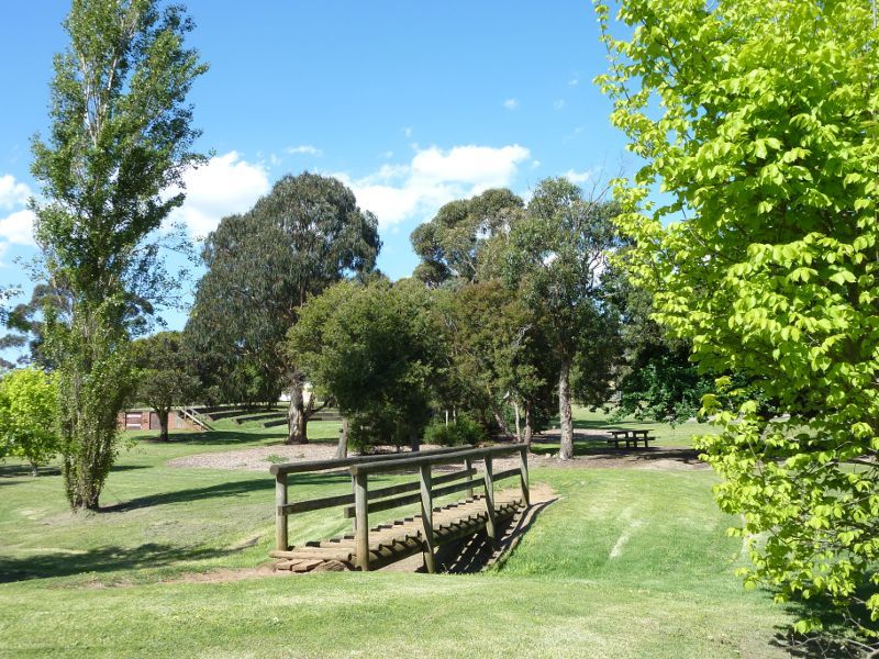 Frankston - Ballam Park: Footbridge