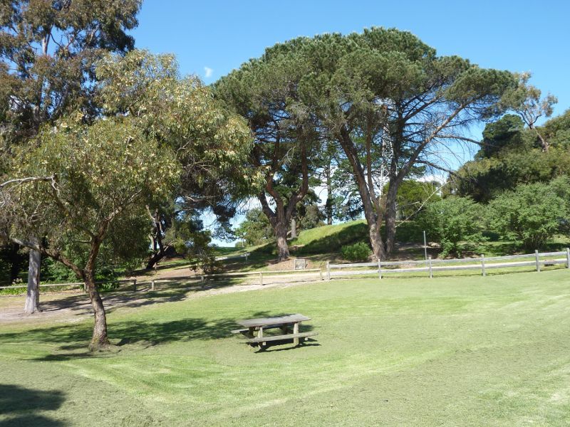 Frankston - Ballam Park: Lawns beside entrance to Ballam Park Homestead