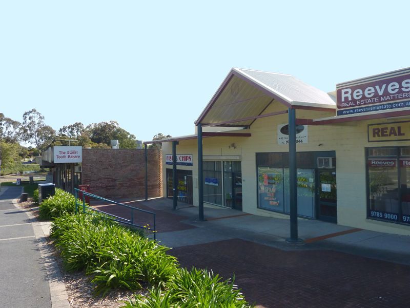 Frankston - Shaxton Circle: Shops along Heatherhill Rd