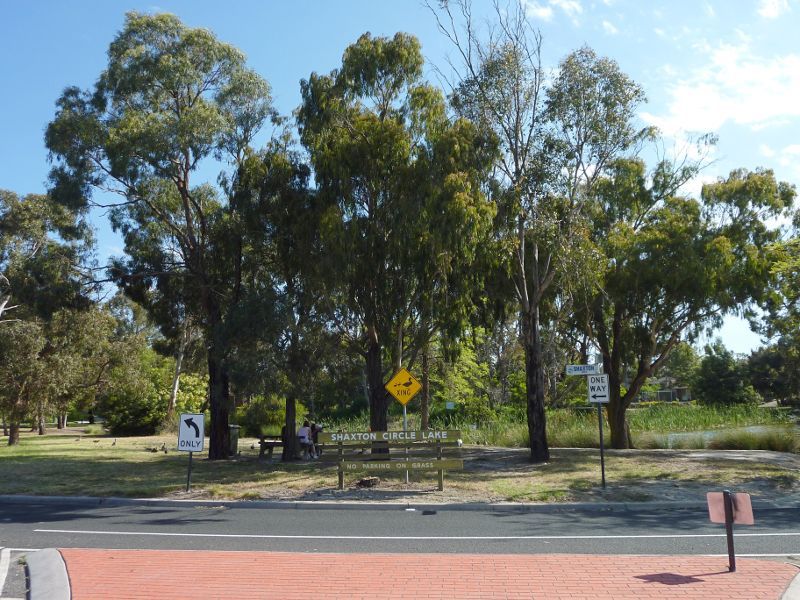 Frankston - Shaxton Circle: Parkland along Shaxton Circle opposite Heatherhill Rd
