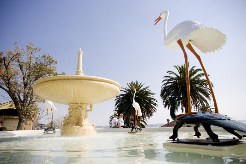 Geelong - Eastern Beach: fountain at pool