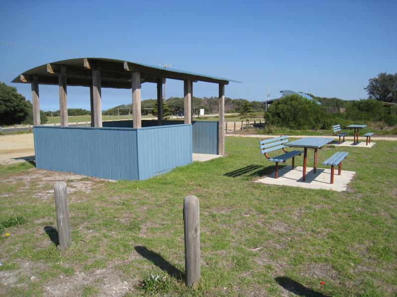 Golden Beach - Town centre on Surf Edge Drive: Shelter and seating at park on corner of Surf Edge Dr and Shoreline Dr
