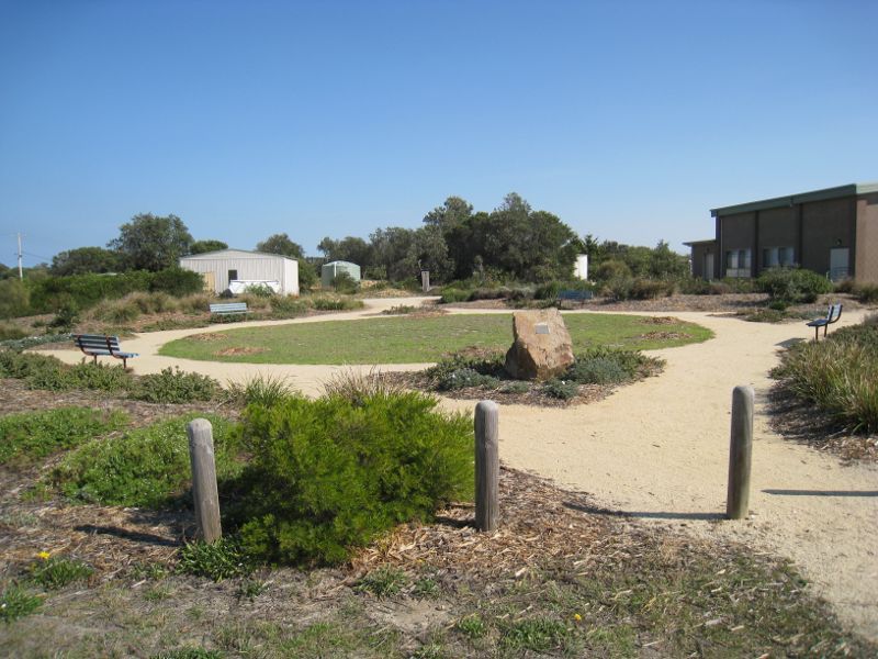 Golden Beach - Town centre on Surf Edge Drive: Entrance to park at corner of Surf Edge Dr and Shoreline Dr