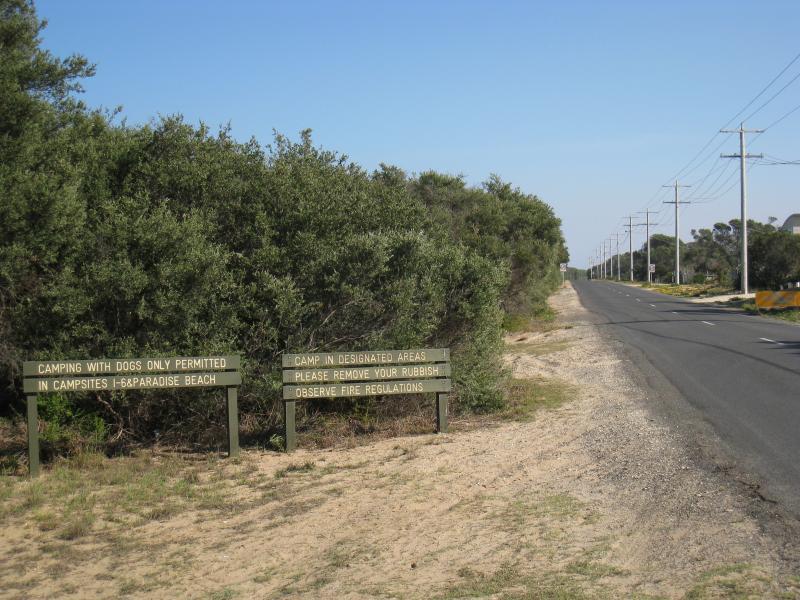 Golden Beach - Shoreline Drive: View south-west along Shoreline Dr towards Meridian Rd