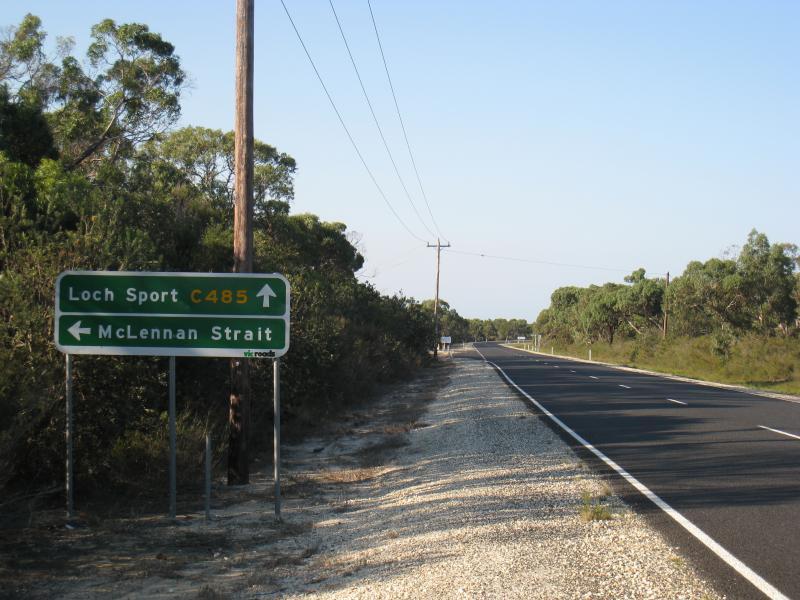 Golden Beach - McLennan Strait, Seacombe Landing Road: View north-east along Longford-Loch Sport Rd approaching Seacombe Landing Rd