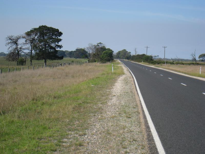 Golden Beach - Longford-Loch Sport Road: View east along Longford-Loch Sport Rd, 22 km east of Longford