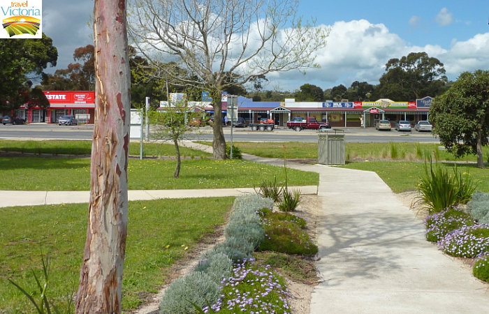 Grantville - Shops along Bass Highway