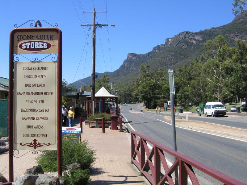 Halls Gap - Commercial centre and shops - View south along Grampians Rd at Stony Creek Stores