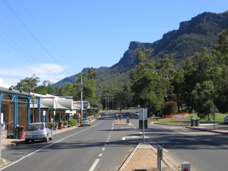 Halls Gap - Commercial centre and shops - Shops, view south along Grampians Rd between Stony Creek and Heath St