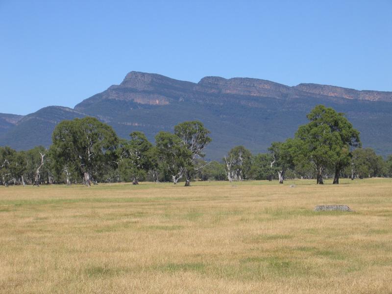 Halls Gap - Pomonal and surroundings, east of Halls Gap: View towards Mount William Range from Ararat-Pomonal Road between Moyston and Pomonal