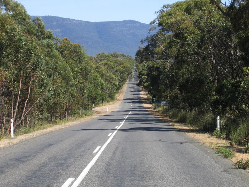 Halls Gap - Pomonal and surroundings, east of Halls Gap: View north-west along Lake Fyans Rd, just north of Pomonal