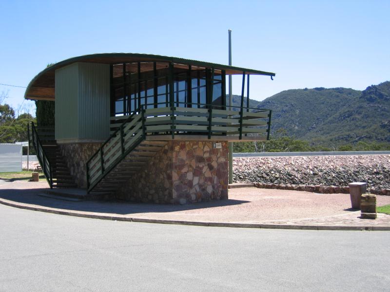 Halls Gap - Lake Bellfield, Grampians Road: Viewing platform and toilets at dam wall