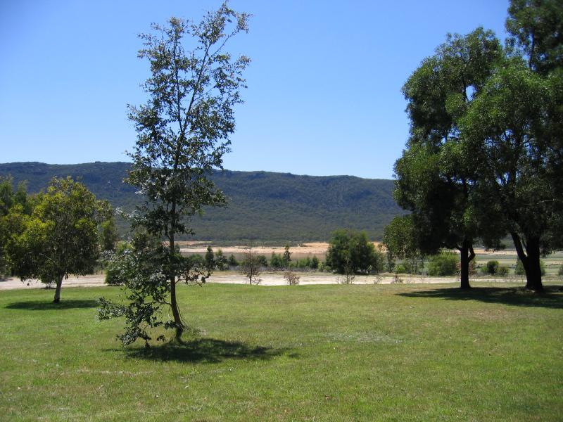 Halls Gap - Lake Bellfield, Grampians Road: Picnic area near intersection of Grampians Rd and Silverband Rd