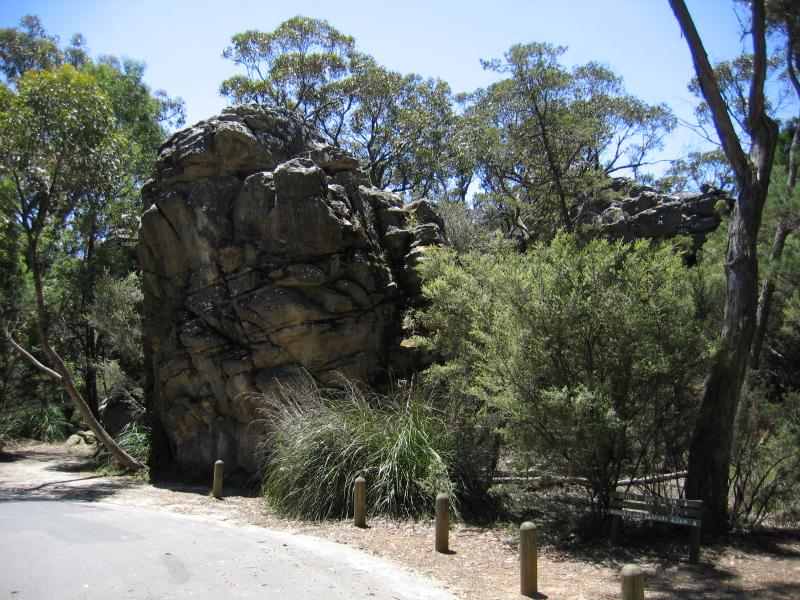 Halls Gap - Sundial Picnic Ground: Mushroom rock at car park