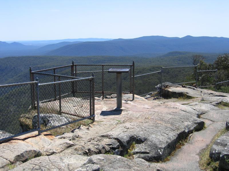 Halls Gap - Reed Lookout, Mount Victory Road: Rocky ledges new fire lookout tower