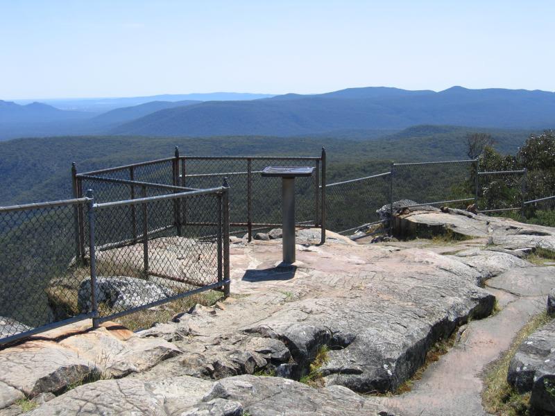 Halls Gap - Reed Lookout, Mount Victory Road - Rocky ledges new fire lookout tower